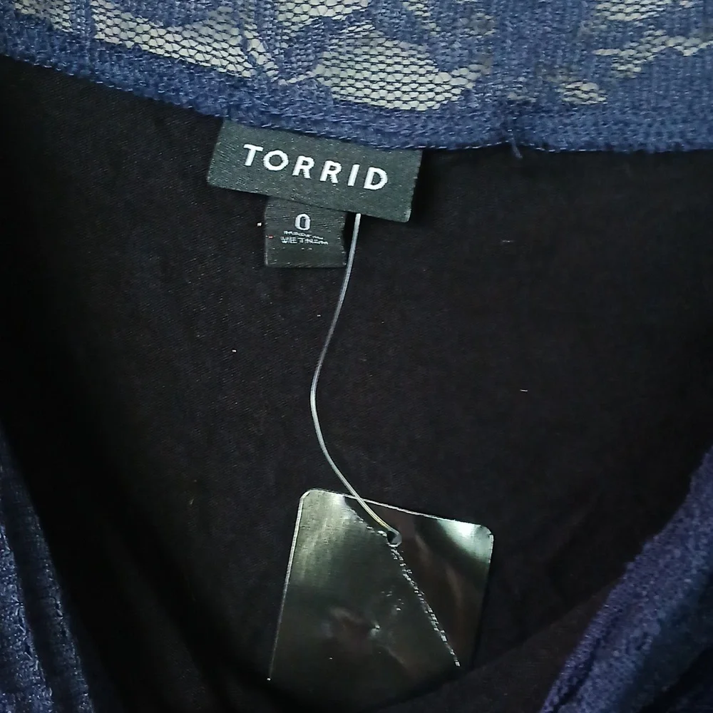 Torrid NWT Navy Blue Lace Boatneck Top Lace Long Sleeves Size 0 Large - Picture 8 of 11